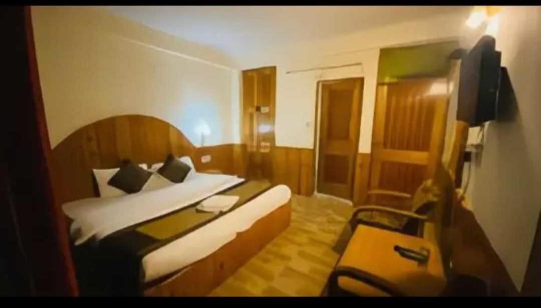 Hotel Hadimba Regency ! Free 4 Wheeler Parking ! Mountain View Rooms ! Near Mall Road Manali Esterno foto